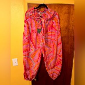 NWT Farm Rio Bright Forest tropical pink and orange smoked waist tie pants